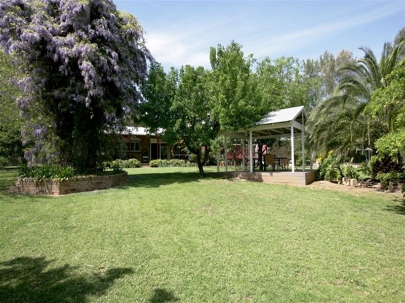 8 Clare Avenue, Lake Albert NSW 2650