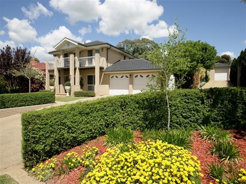 76 Lakehaven Drive, Lake Albert NSW 2650