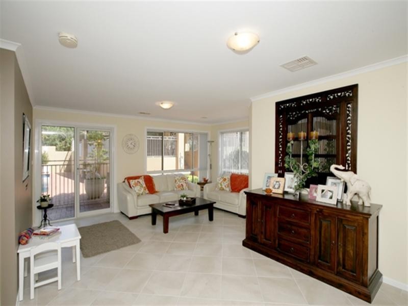 76 Lakehaven Drive, Lake Albert NSW 2650