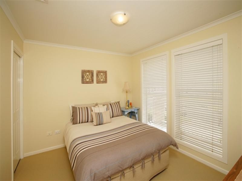 76 Lakehaven Drive, Lake Albert NSW 2650