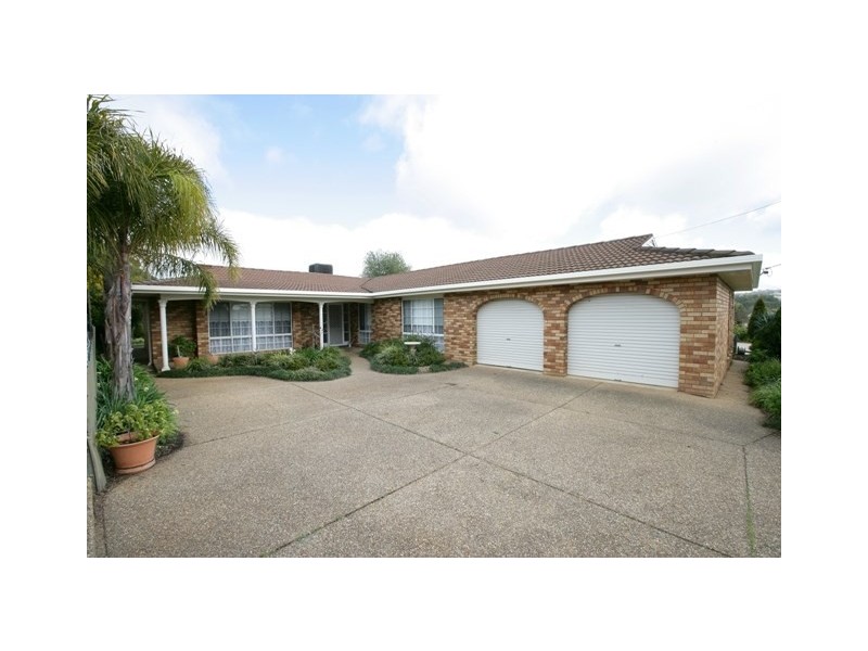 34 Oleander Crescent, Lake Albert NSW 2650