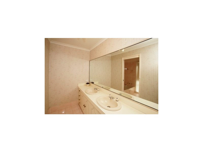 34 Oleander Crescent, Lake Albert NSW 2650