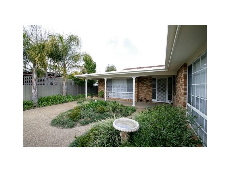 34 Oleander Crescent, Lake Albert NSW 2650