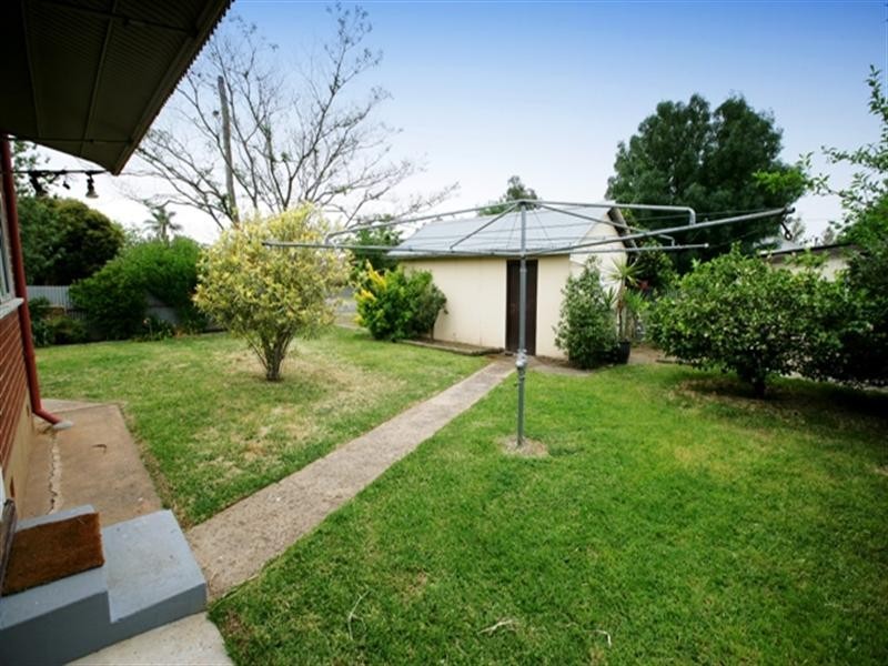 45 Hardy Avenue, Wagga Wagga NSW 2650