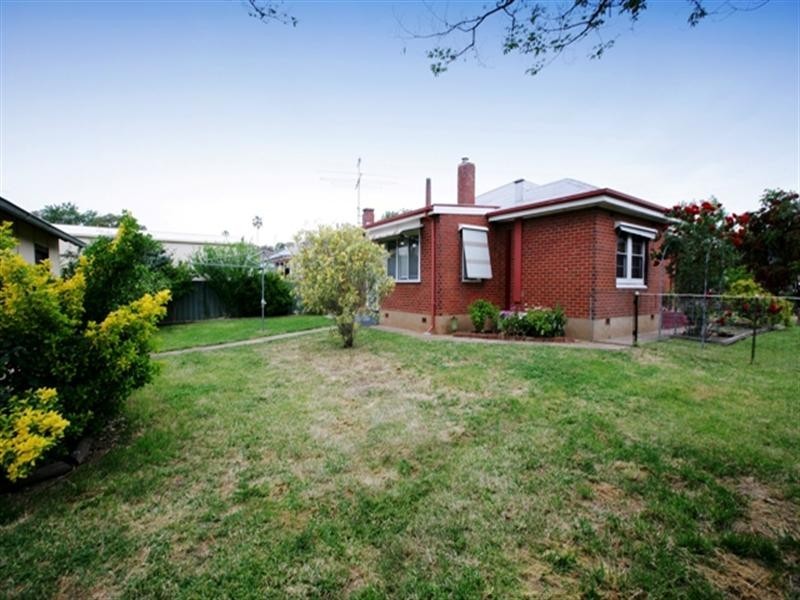 45 Hardy Avenue, Wagga Wagga NSW 2650