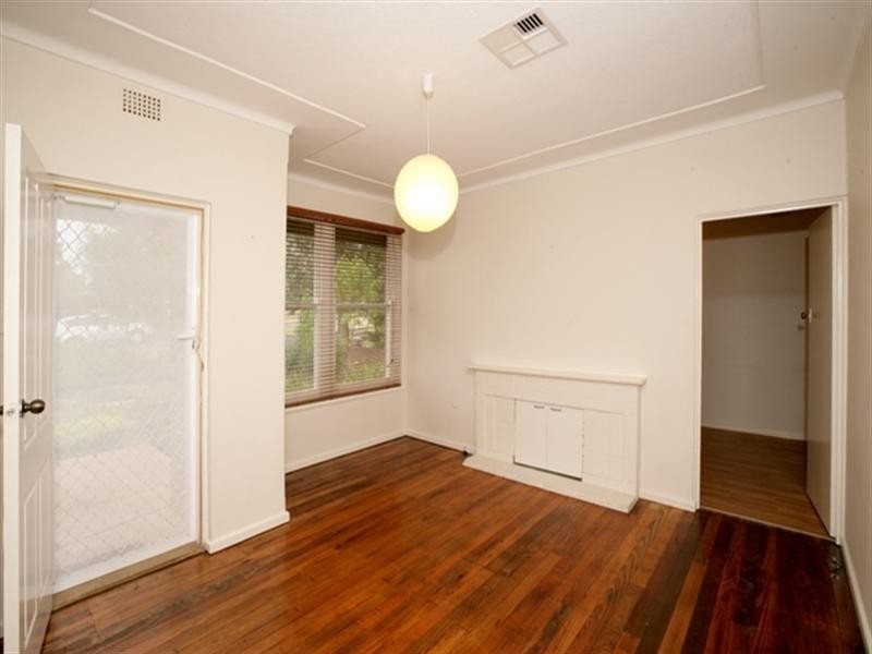 26 Bolger Avenue, Mount Austin NSW 2650