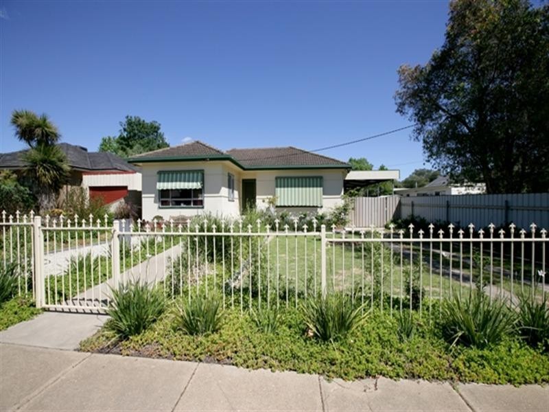 45 Tichborne Crescent, Kooringal NSW 2650