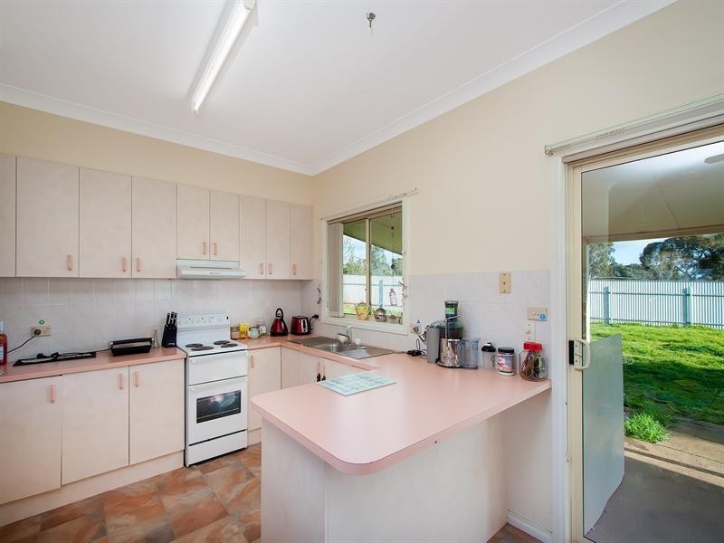 52 Dukes Road, Lake Albert NSW 2650