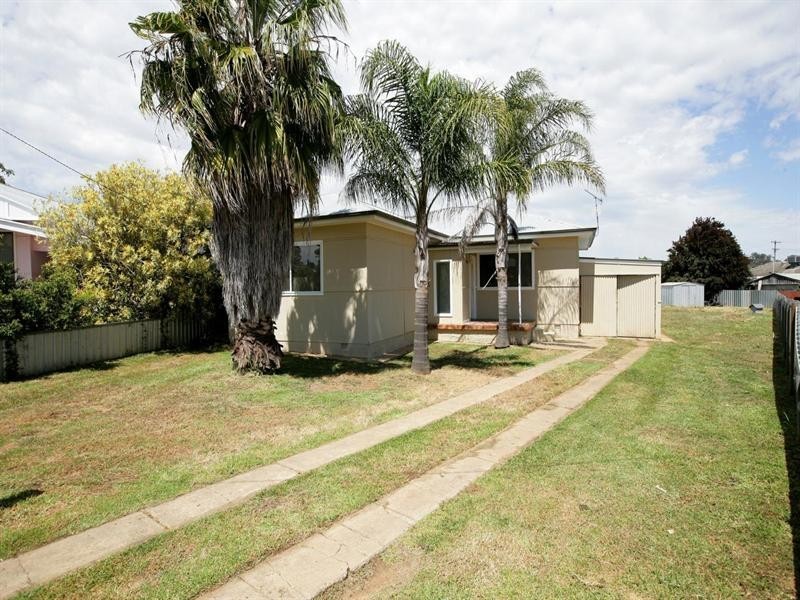 7 Binnak Place, Mount Austin NSW 2650