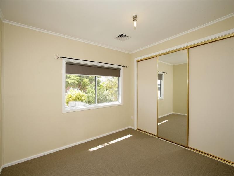 7 Binnak Place, Mount Austin NSW 2650