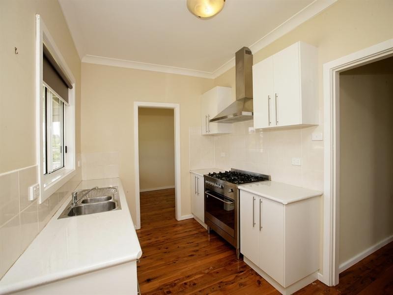 7 Binnak Place, Mount Austin NSW 2650