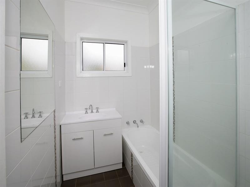 7 Binnak Place, Mount Austin NSW 2650