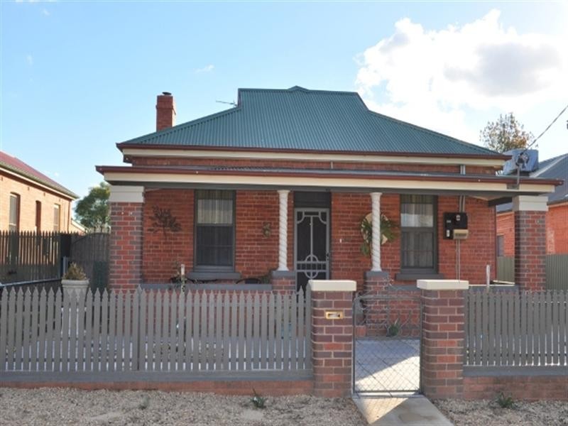 42 Collins Street, Turvey Park NSW 2650