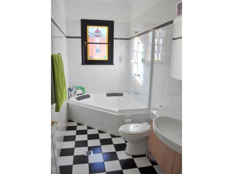 42 Collins Street, Turvey Park NSW 2650