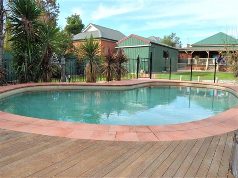 42 Collins Street, Turvey Park NSW 2650