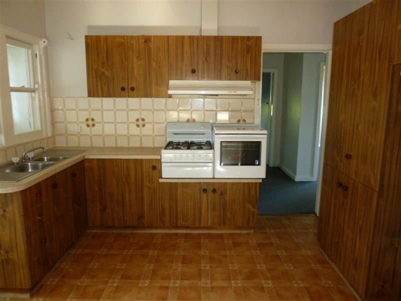 11 The Boulevard, Kooringal NSW 2650