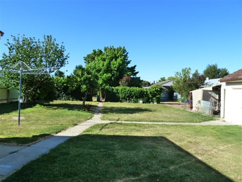 11 The Boulevard, Kooringal NSW 2650