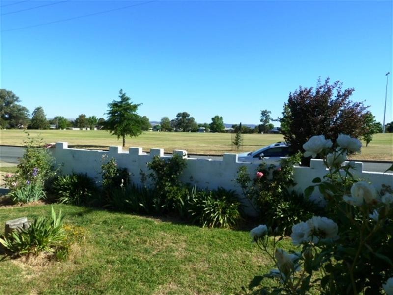 11 The Boulevard, Kooringal NSW 2650