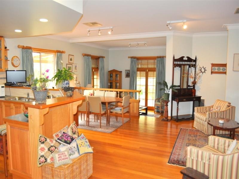 51 Kimberley Drive, Tatton NSW 2650