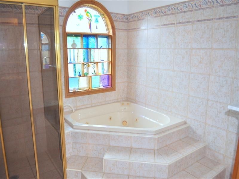 51 Kimberley Drive, Tatton NSW 2650