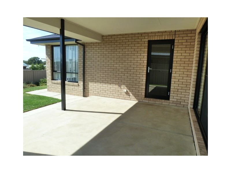 69 Stirling Boulevard, Tatton NSW 2650