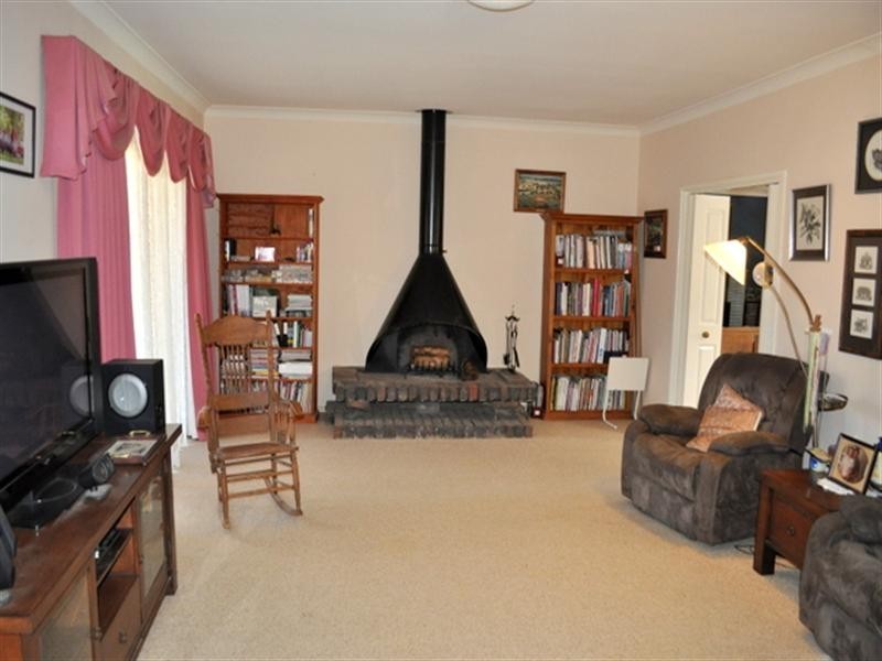 40 Balmoral Crescent, Lake Albert NSW 2650