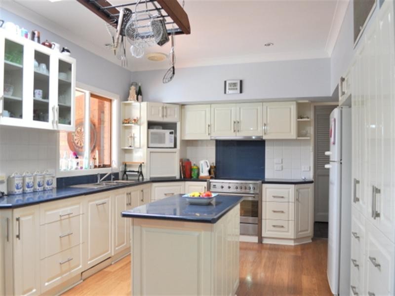 40 Balmoral Crescent, Lake Albert NSW 2650