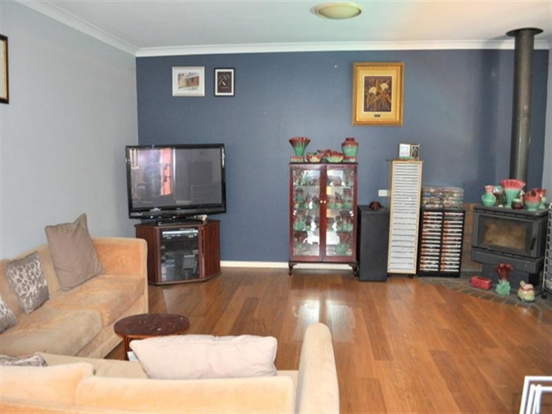 40 Balmoral Crescent, Lake Albert NSW 2650