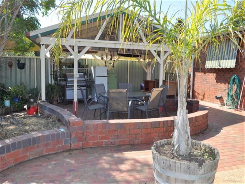 40 Balmoral Crescent, Lake Albert NSW 2650