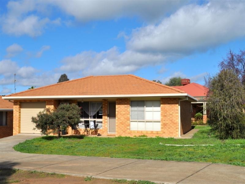 1/10 Gunn Drive, Estella NSW 2650