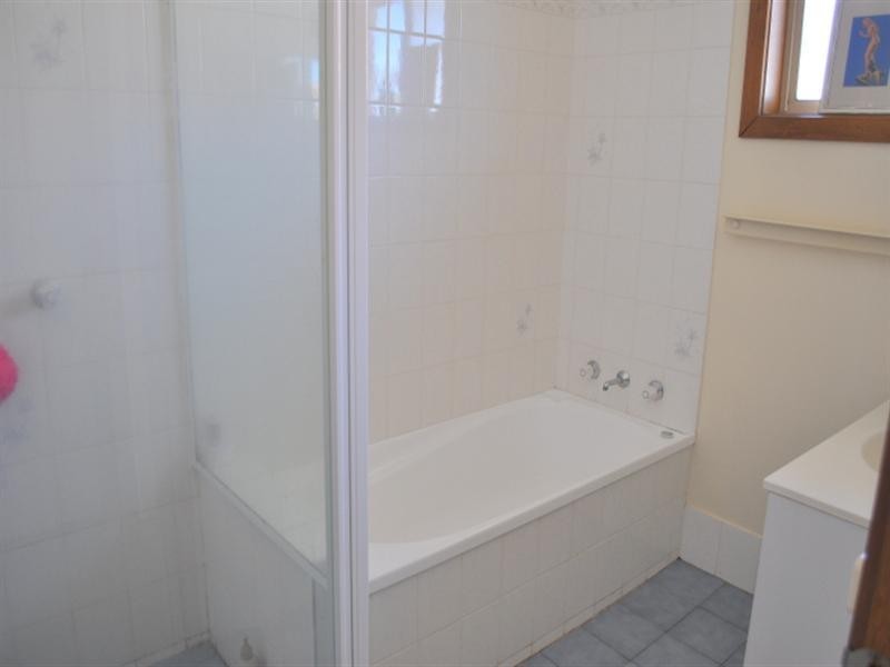 1/10 Gunn Drive, Estella NSW 2650