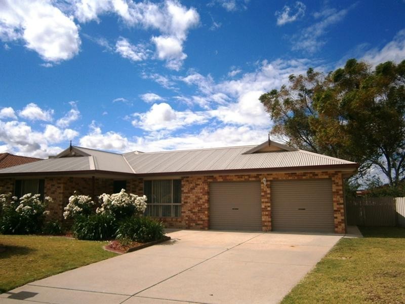 20 Gidgee Place, Wagga Wagga NSW 2650