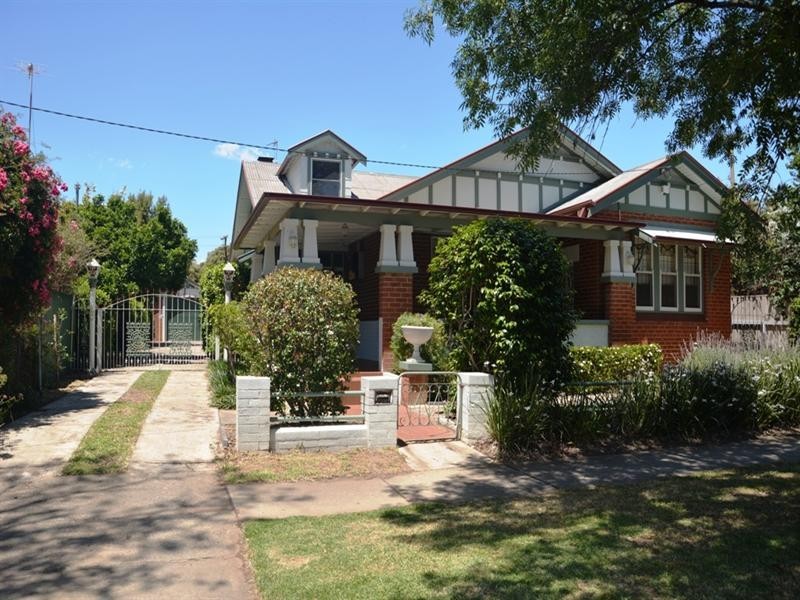 62 Brookong Avenue, Wagga Wagga NSW 2650