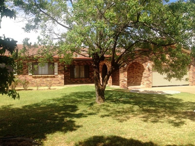 8 Avon Avenue, Lake Albert NSW 2650