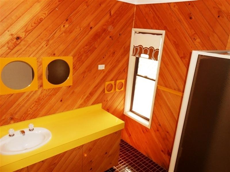 8 Avon Avenue, Lake Albert NSW 2650