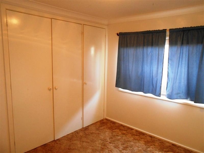 8 Avon Avenue, Lake Albert NSW 2650