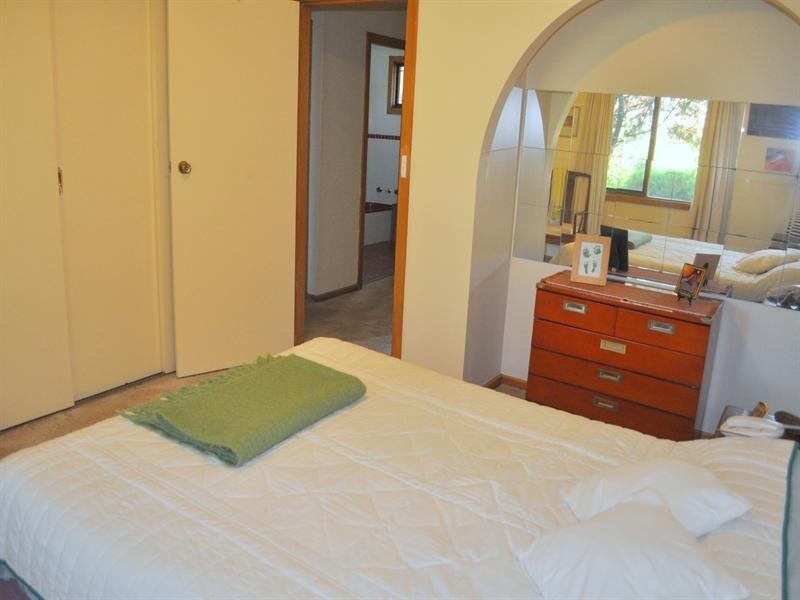 16 Bandera Avenue, Glenfield Park NSW 2650