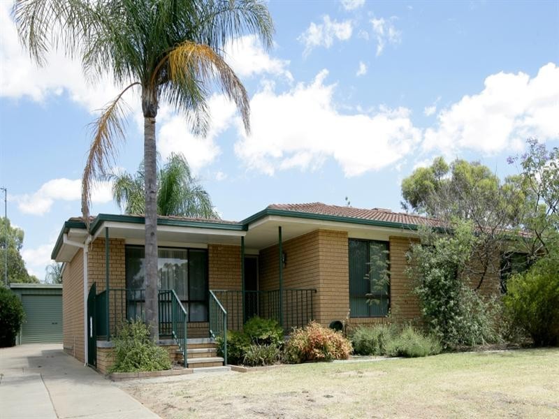 24 Pugsley Avenue, Estella NSW 2650