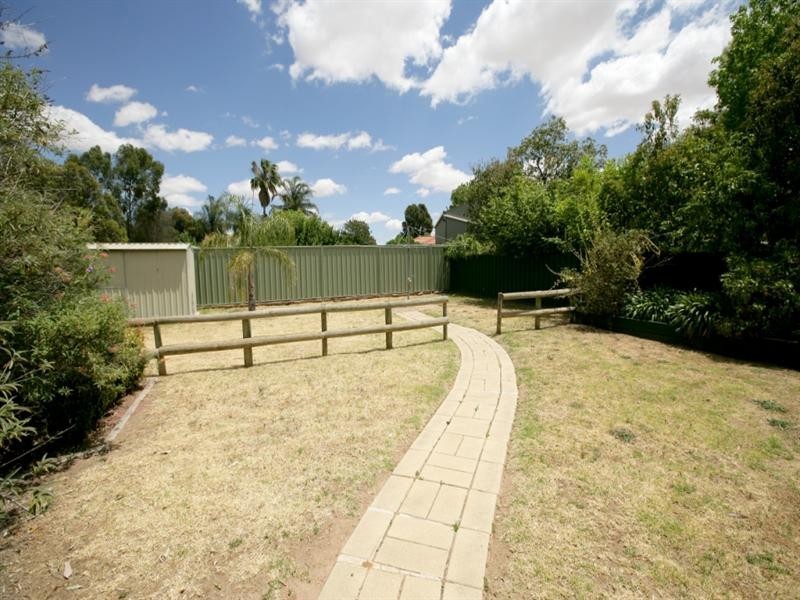 24 Pugsley Avenue, Estella NSW 2650