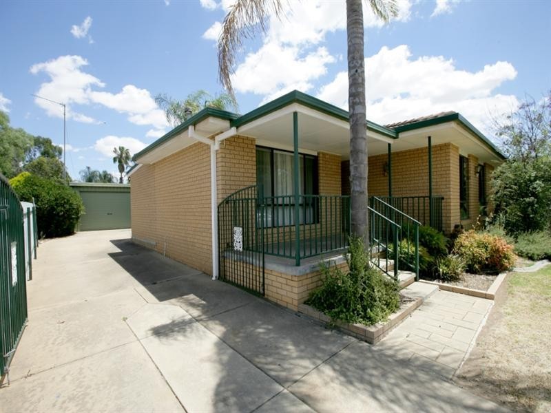 24 Pugsley Avenue, Estella NSW 2650