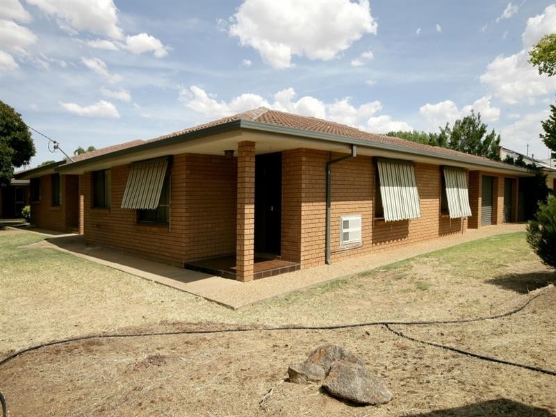 1/61 Main Street, Lake Albert NSW 2650