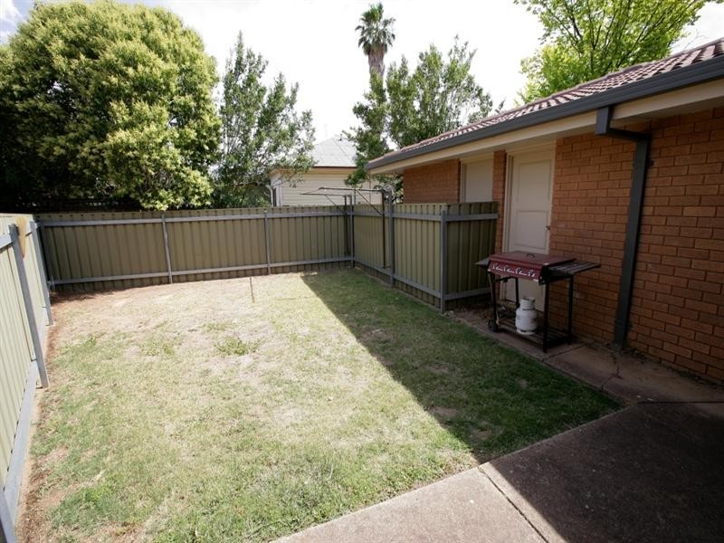 1/61 Main Street, Lake Albert NSW 2650