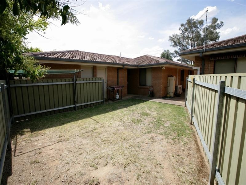 1/61 Main Street, Lake Albert NSW 2650