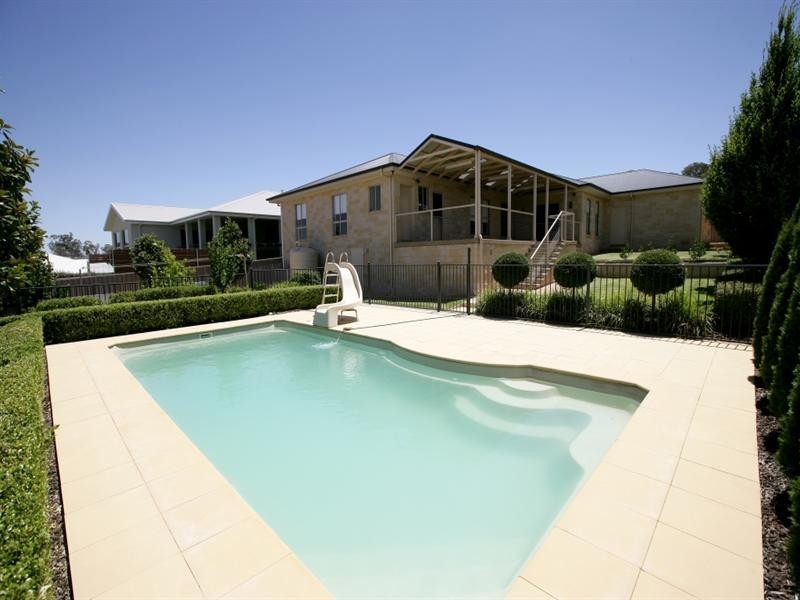 18 Brindabella Drive, Tatton NSW 2650