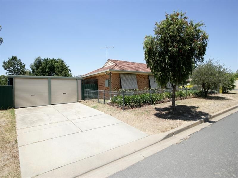 14 Lockett Place, Tolland NSW 2650