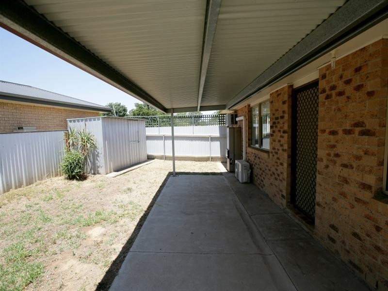 14 Lockett Place, Tolland NSW 2650