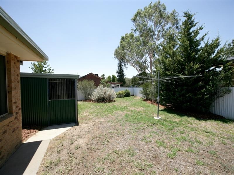 14 Lockett Place, Tolland NSW 2650
