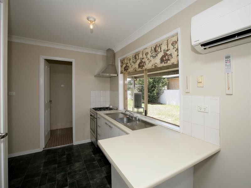 14 Lockett Place, Tolland NSW 2650
