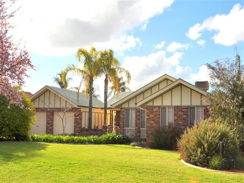 25 Bamarook Crescent, Wagga Wagga NSW 2650