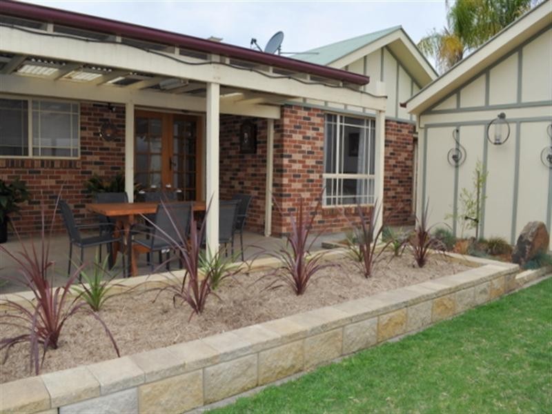 25 Bamarook Crescent, Wagga Wagga NSW 2650